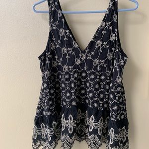 American Eagle v-neck print top